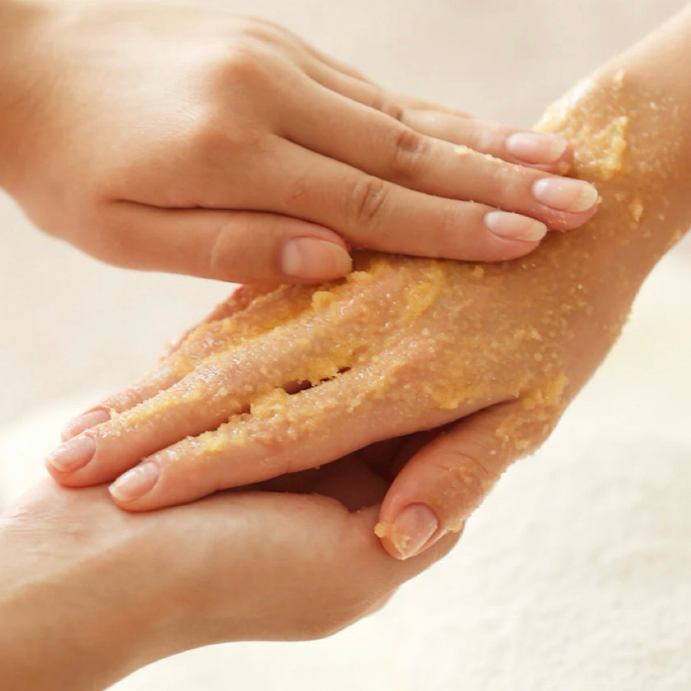 LUXURY MANICURE